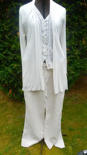 Damen 3-teiliges Sommerset-Hose-Bluse- Jacke ist geschenkt