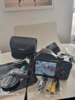 Digital Kamera MEDION mit allem Zubehör und Funktioniert perfekt Bild 2
