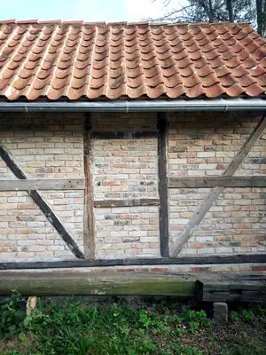 Tiny house Ferienhaus Gartenlaube Nachhaltig wohnen Altholz Restbaustoffe alte Dachziegel Altziegel  Bild 4