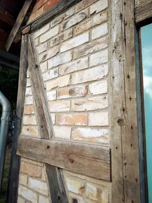 Tiny house Ferienhaus Gartenlaube Nachhaltig wohnen Altholz Restbaustoffe alte Dachziegel Altziegel  Bild 2