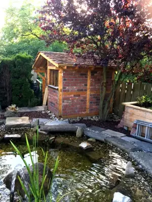 Tiny house Ferienhaus Gartenlaube Nachhaltig wohnen Altholz Restbaustoffe alte Dachziegel Altziegel  Bild 9