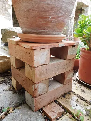 Pflanzenständer Blumentopf Untergestell Garten Konsole Beistelltisch Blumentreppe alte Ziegel Backst