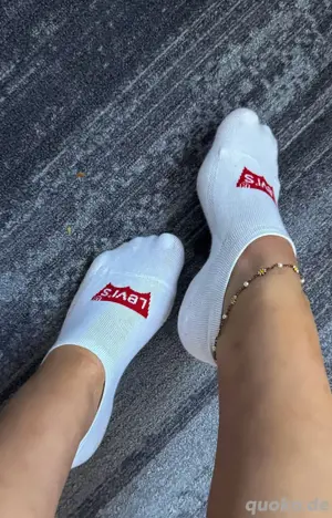 verschiedene getragene Socken 