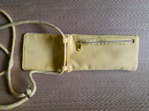 Kleine gelbe Handy-Tasche Bild 6