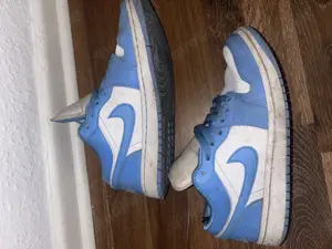 Viel getragene Schuhe  Bild 3