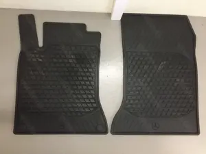 2 Stück original schwere Mercedes Benz Gummi-Fussmatten (Allwetter-Matten).