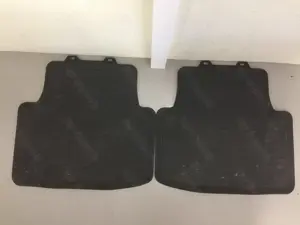 2 Stück original schwere VW-Passat Gummi-Fussmatten (Allwetter). Bild 1