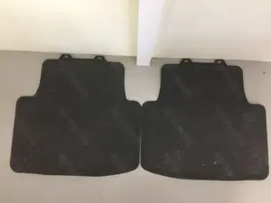 2 Stück original schwere VW-Passat Gummi-Fussmatten (Allwetter). Bild 2
