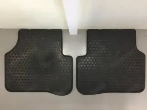 2 Stück original schwere VW-Passat Gummi-Fussmatten (Allwetter). Bild 4