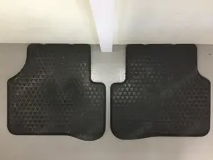 2 Stück original schwere VW-Passat Gummi-Fussmatten (Allwetter). Bild 5