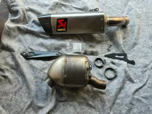 Akrapovic Slip-On Line (Titan) für BMW F 900 R F 900 XR mit Carbon- Hitzeschild Bild 3