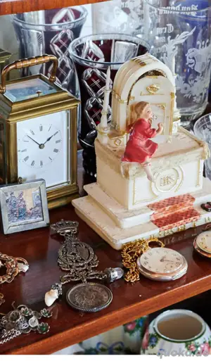 Privat sucht alten Modeschmuck