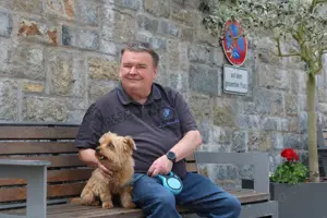 Zärtlicher Mann (60; 1,69) sucht behutsame Beziehung   Neuanfang mit Tiefe und Respekt