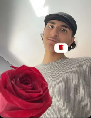 Hey ich verwöhne Frauen kostenlos ich bin südländisch braun heiß und wild melde dich bei Interesse  Bild 3