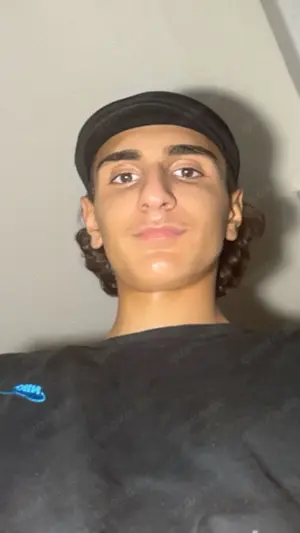 Hey ich verwöhne Frauen kostenlos ich bin südländisch braun heiß und wild melde dich bei Interesse  Bild 2