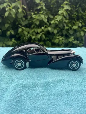 CMC - Bugatti Typ 57 SC Atlantic Coupé 1:18 Schwarz - in OVP Bild 6