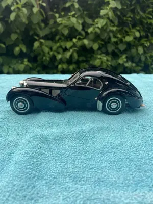 CMC - Bugatti Typ 57 SC Atlantic Coupé 1:18 Schwarz - in OVP Bild 4