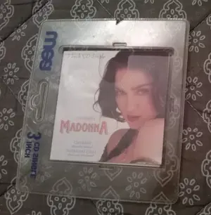 Madonna-Sammlung: CD-Single & CD-Maxi, Bücher und Puzzles