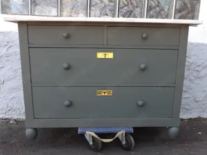 Kommode 1920er Jahre, kreidefarben (Farrow&Ball  Green Smoke ).