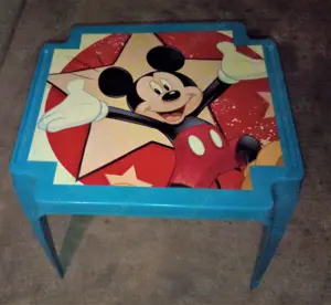 Kindertisch mit Micky Maus-Bild Bild 2