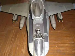 f-18 hornett 1-18 Bild 2