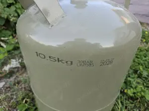 Verkaufe 2 Campinggasflaschen  1x 11 kg ( fast neue Flasche ) 2. mit 3kg