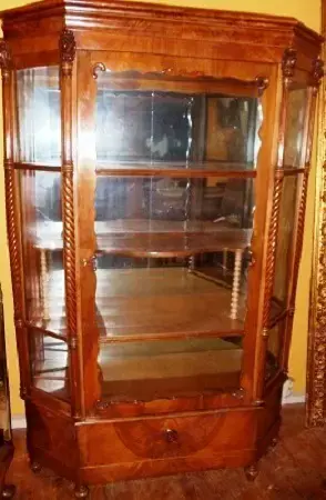 Gründerzeit-Vitrine Nussbaum um 1860 70