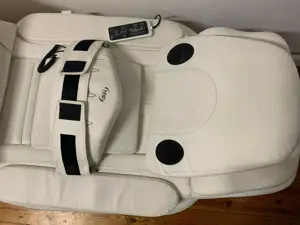 Massageliege mit Ganzkörper Vibration 