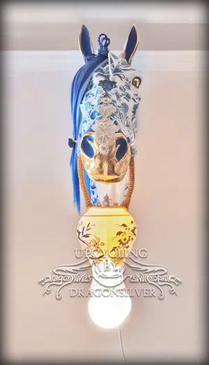 Delft Pferdekopf Wandlampe lebensgroß - Kaffee bei Tante Mathilda - Mixed Media Designstück - Unikat Bild 2