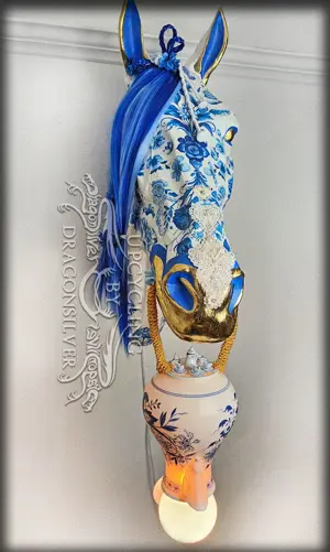 Delft Pferdekopf Wandlampe lebensgroß - Kaffee bei Tante Mathilda - Mixed Media Designstück - Unikat Bild 8
