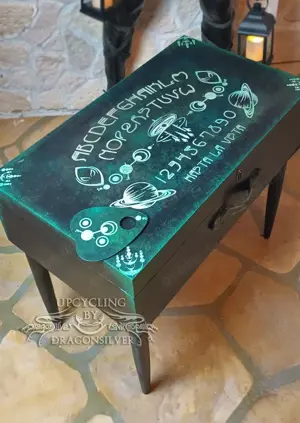 Beistelltisch - Alien Witchboard, Alien Hexenbrett  Holzkoffertisch - I want to (be)leave Unikat  Bild 3