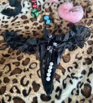 Frisch von meiner Spielwiese   Schwarzer Perlenstring mit Spitze