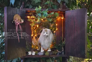 König Aslan, Narnia Geschichten, Handarbeit, gefilztes Unikat in Schränkchen 