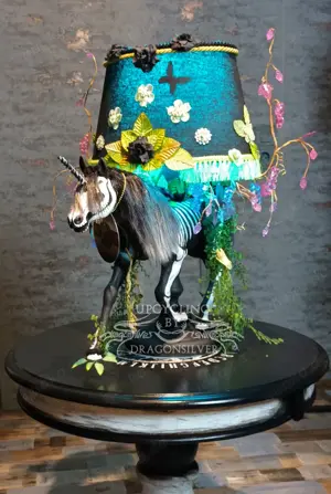 Monokeros - Einhorn Dia de Muertos Tischlampe Einhorn Lampe, Stimmungsleuchte Mixed Media Bild 3