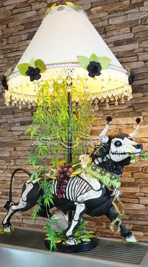 Dia de los Muertos - Stier Zeus Schreibtischlampe Tischlampe Unikat Mixed Media Stimmungsleuchte Bild 7