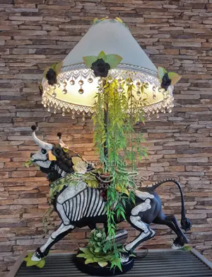 Dia de los Muertos - Stier Zeus Schreibtischlampe Tischlampe Unikat Mixed Media Stimmungsleuchte Bild 9