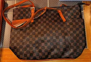 Handtasche -mit kl.Beutel und Uhr --NEU-