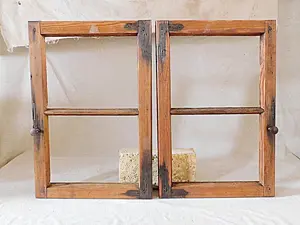 historisches Holz Stall Schuppen Bauernhaus fenster Dekoration rustikal Landhaus shabby chic vintage