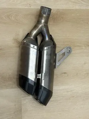 Akrapovic Slip-On Endschalldämpfer BMW R 1300 GS Bild 2
