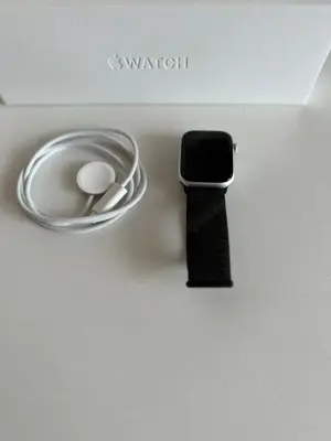 Apple Watch Series 9 45mm Aluminiumgehäuse mit Sportarmband - Mitternacht,...