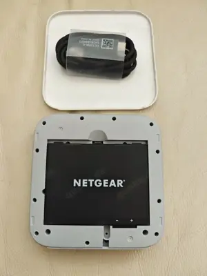 Netgear AT&T Nighthawk M6 5G WiFi6 Mobiler Hotspot-Router (MR6110) Unlocked Bild 6