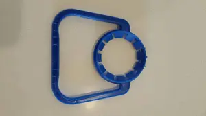 Halbautomatische Maschine zum Einsetzen von Griffen in PET-Flaschen Bild 2