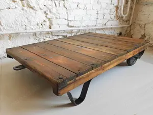 shabby Salon Sofa Couch tisch upcycling paletten rollwagen Loft Factory Style Rollpalette DDR Holzti