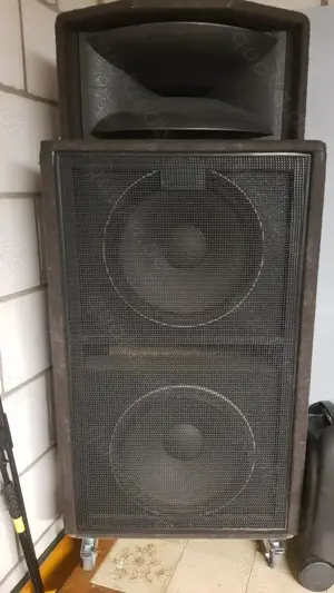 2 Peavy Boxen SP-4 für Band-Auftritte Proberaum zu verkaufen. Inkl. Kabel