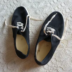 Damen - Vintage - Stoff-Freizeitschuhe, Stoff-Turnschuhe, Gr. 37, schwarz, nicht getragen, Bild 2