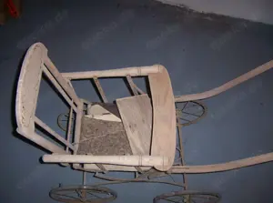 Antiker Kinderwagen aus Holz