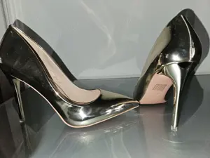 Nagelneu! Goldene High Heels Damen Größe 39 TOP! Klassiker! Neu! Bild 3