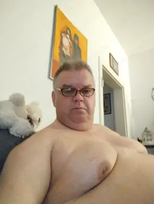 Sonntag ab 14 Uhr darf kann mich jeder aktive Mann Männer poppen stoßen komm bei mir privat Zuhause 