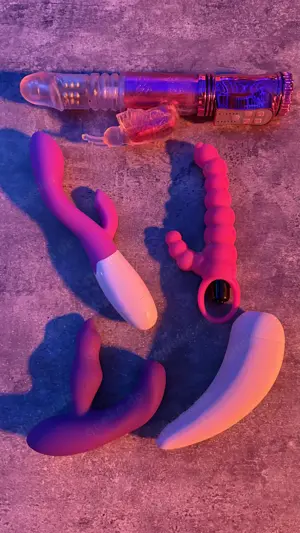 Konvolut an Vibratoren und Dildos