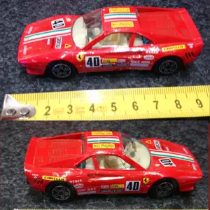 Burago Ferrari GTO in Rot im Maßstab 1:43, Made in Italy Bild 2